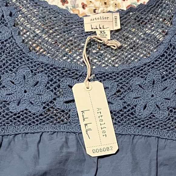 NWT! Atelier by Nicole Miller Blue Cropped Embellished Blouse - Picture 4 of 4